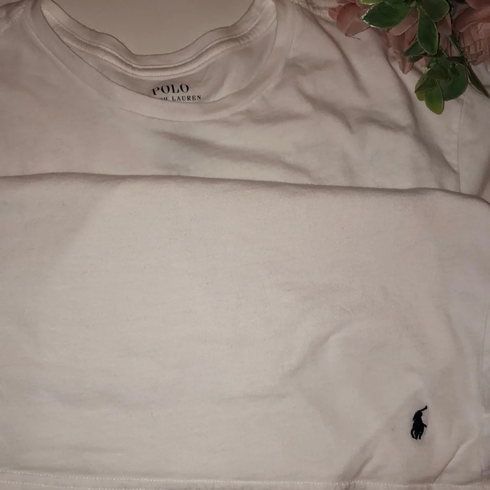 Polo Ralph Lauren Basic White T Shirt Polo T Shirt Large Logo along bottom